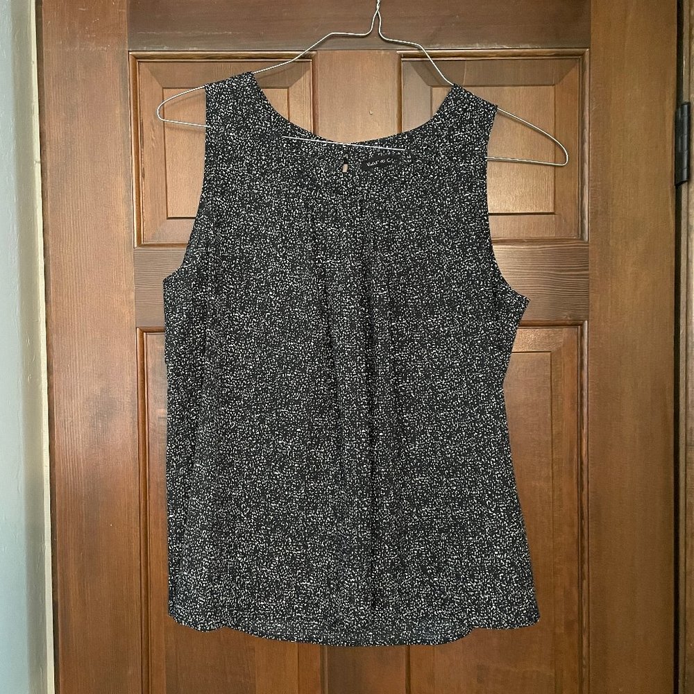 Size XL Violet & Claire black/white sleeveless blouse